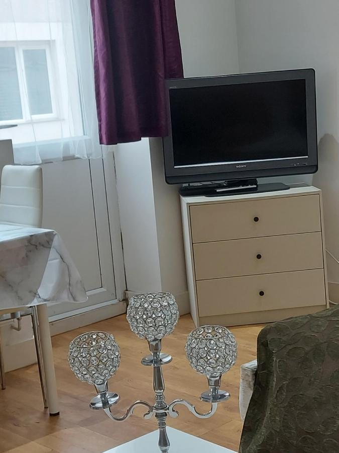 Lux Apartment In Gatwick Crawley  Eksteriør billede