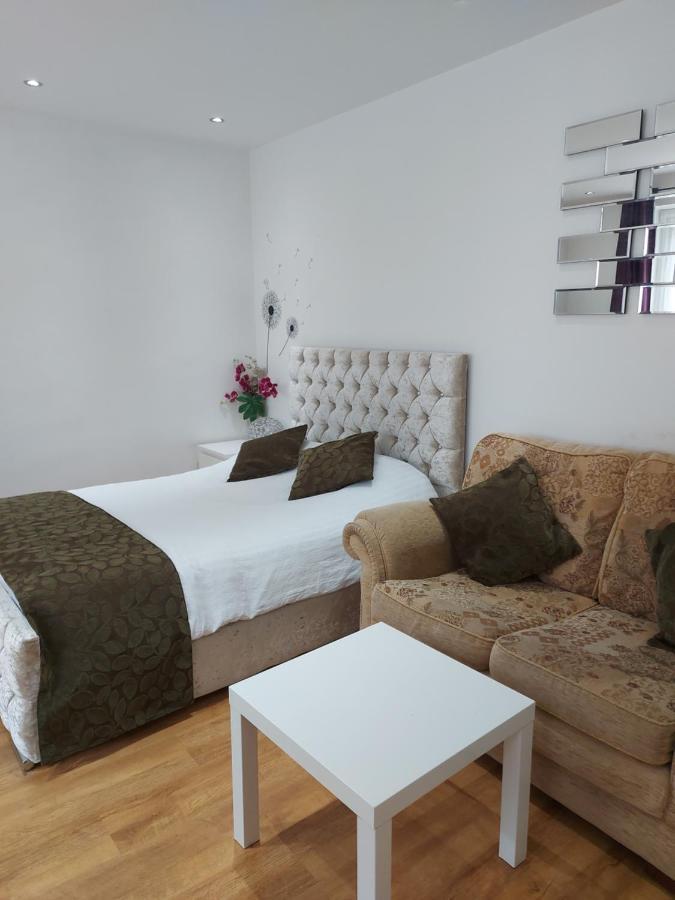 Lux Apartment In Gatwick Crawley  Eksteriør billede