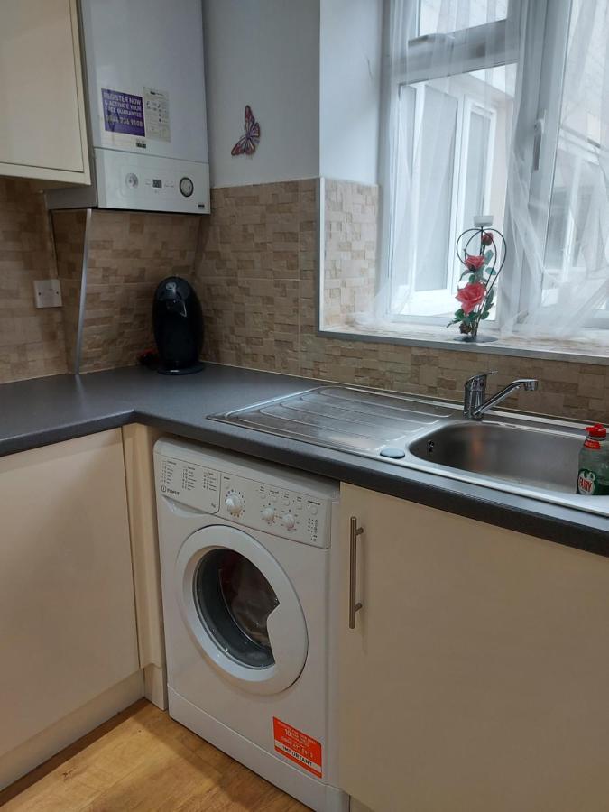 Lux Apartment In Gatwick Crawley  Eksteriør billede