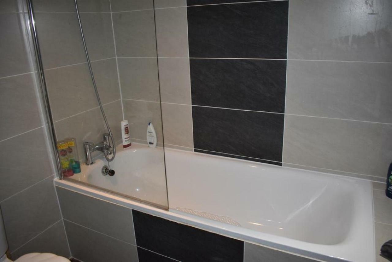 Lux Apartment In Gatwick Crawley  Eksteriør billede