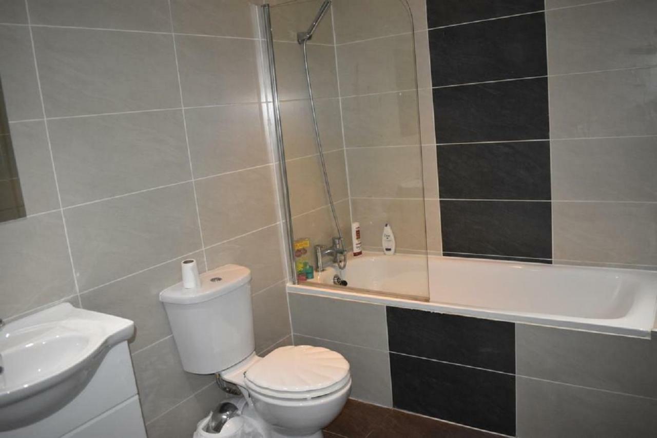 Lux Apartment In Gatwick Crawley  Eksteriør billede